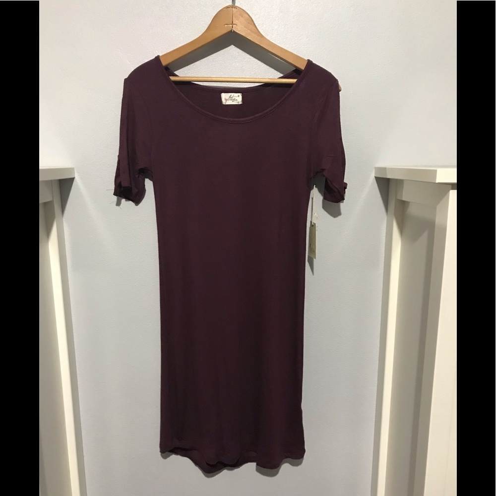Short sleeve maroon bodycon dress